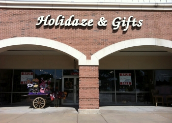 HOLIDAZE & GIFTS 