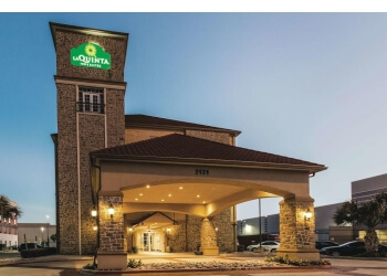 LA QUINTA INN & SUITES